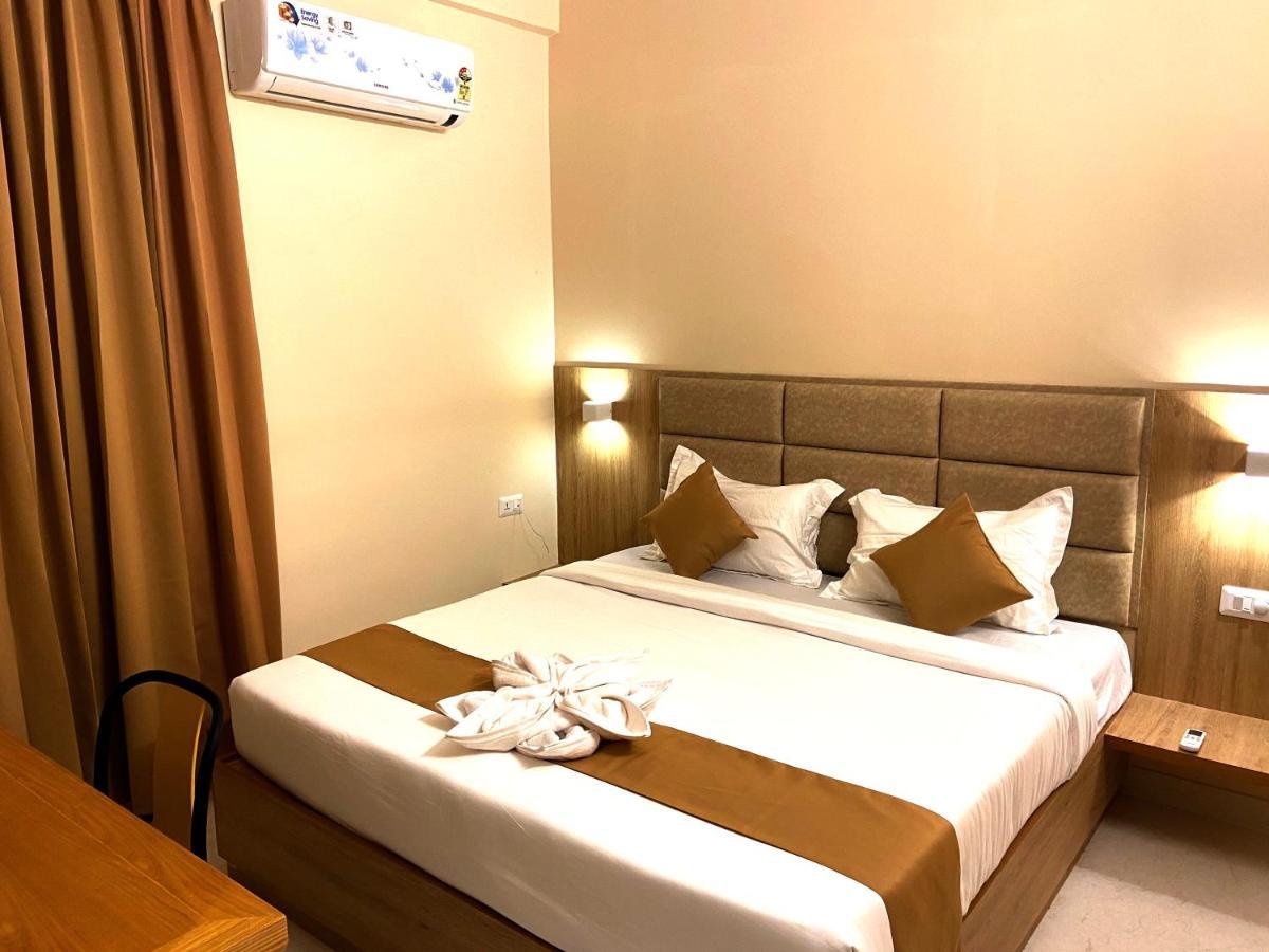 Tag Hotels Irugur Esterno foto