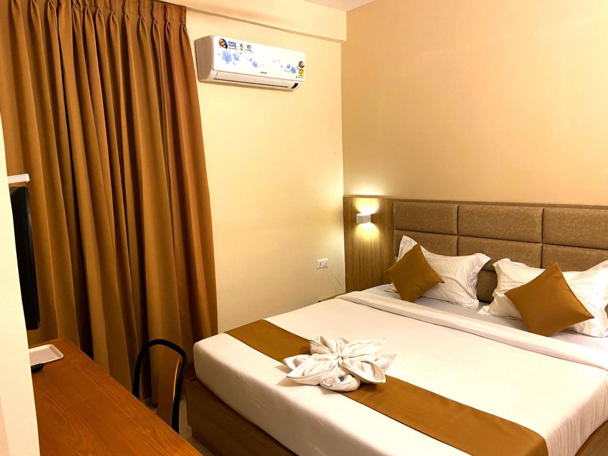 Tag Hotels Irugur Esterno foto
