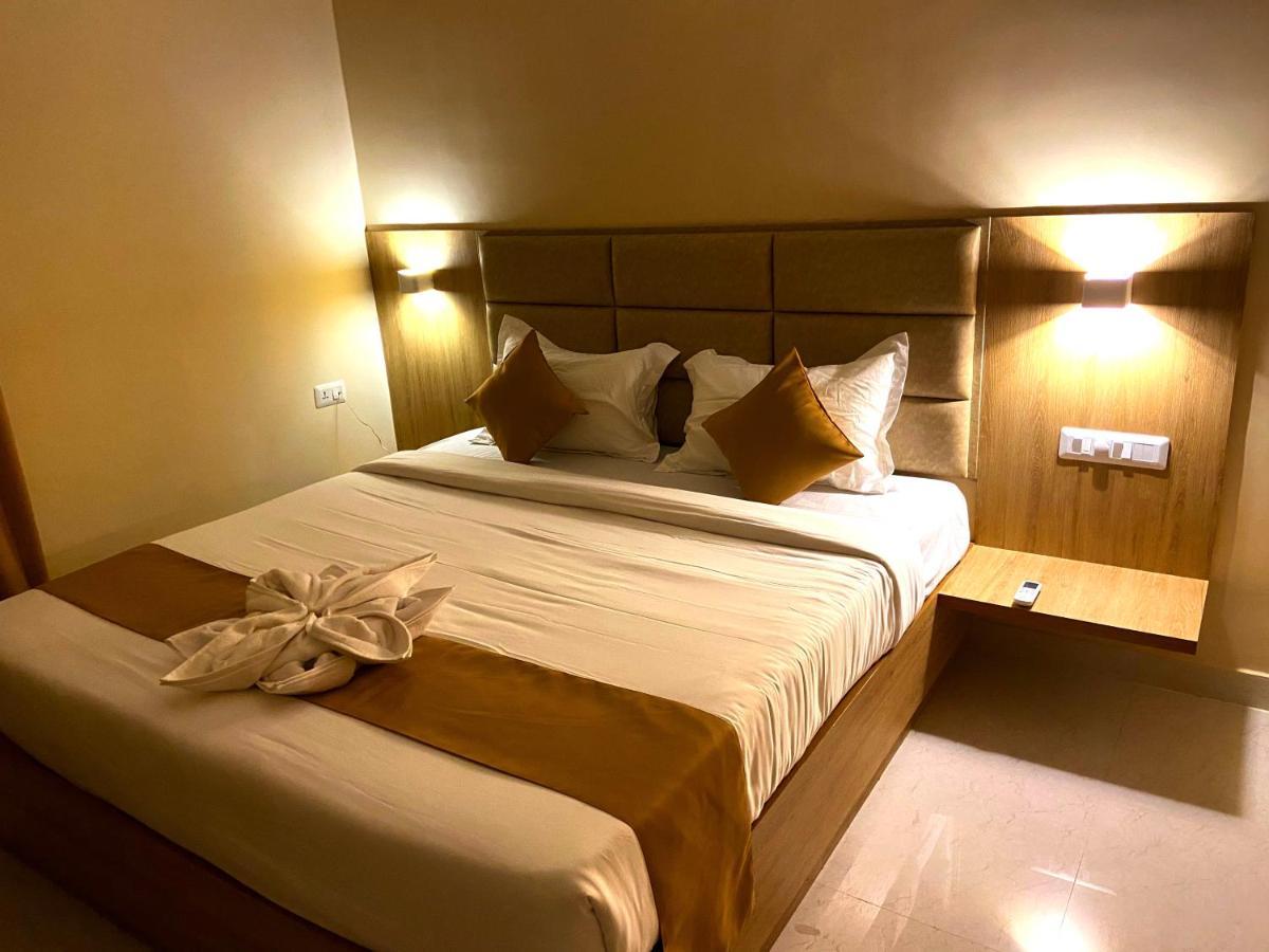 Tag Hotels Irugur Esterno foto