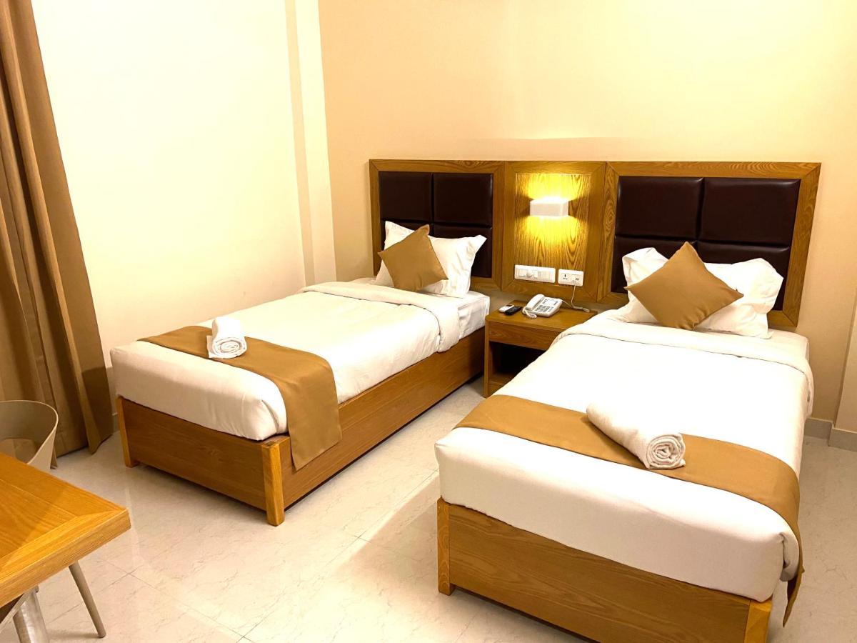 Tag Hotels Irugur Esterno foto