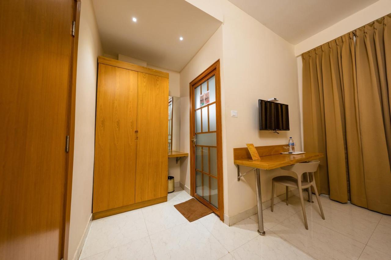Tag Hotels Irugur Esterno foto