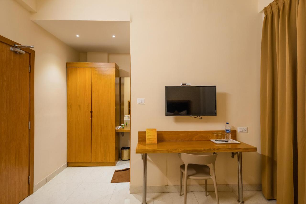 Tag Hotels Irugur Esterno foto